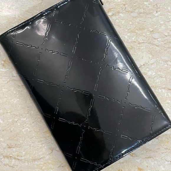 Wallet size Mac Make up and brush holder - Picture 4 of 15